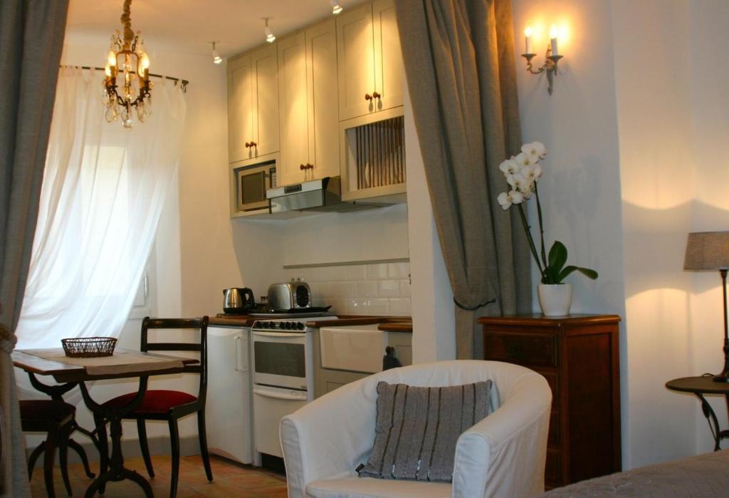 Mougins Village Holiday Lets Nizza Zimmer foto