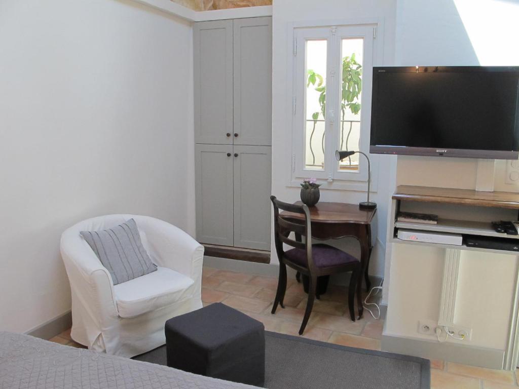 Mougins Village Holiday Lets Nizza Zimmer foto
